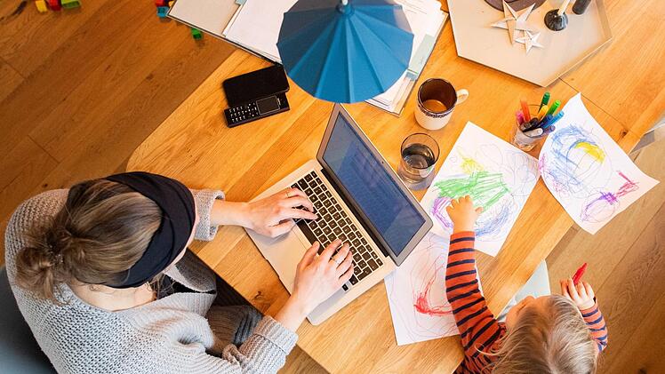 36 Mitarbeiter der Hammelburger Stadtverwaltung haben die Möglichkeit, im Home-Office zu arbeiten. Gleichzeitig bietet die Stadt in der Diebacher Kinder-Kiste 37 von 132 angemeldeten Kindern aktuell eine Not-Betreuung an.