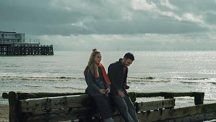 Laura (Imogen Poots) und Simon (Brett Goldstein) nutzen jede freie Minute, die sie aus ihrem Alltag entfliehen können, für gemeinsame Ausflüge.