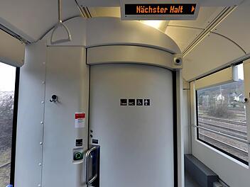 Ein Gericht soll entscheiden, ob es in einem Regionalzug den Anspruch auf eine Toilette gibt. Foto: Harald Tittel, dpa