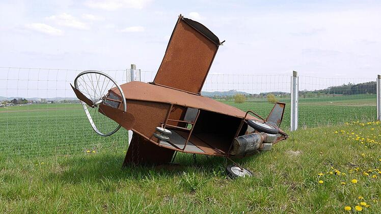 Symbol gegen den neuen Verkehrslandeplatz bei Neida. Die Initiatoren des Bürgerbegehrens in der Stadt Coburg gegen den Flugplatz haben eine unsanfte Landung hingelegt. Foto: CT-Archiv