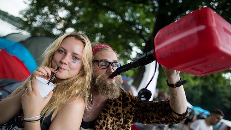 Unsere Facebook-User haben uns verraten, was jeder Besucher von Rock im Park 2019 gemacht haben muss. Foto: Daniel Karmann/dpa