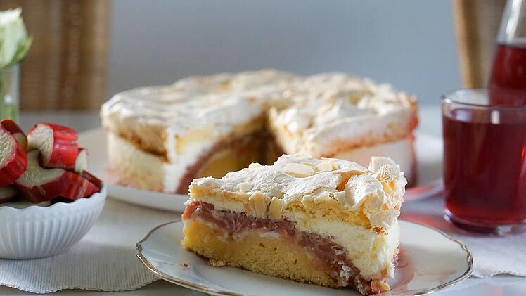Kuchen ist eine der beliebtesten Zubereitungsarten für Rhabarber.
