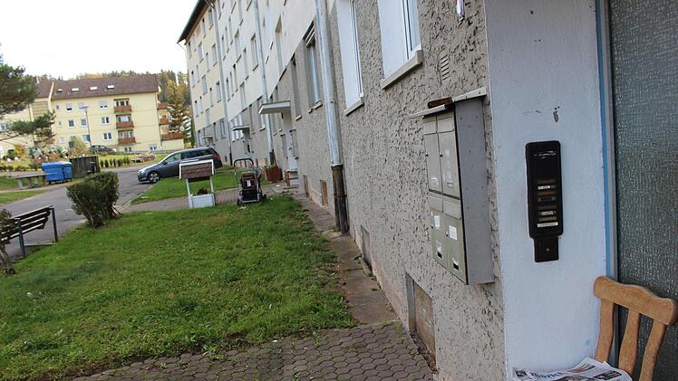 Nicht mehr zeitgemäß: Die Häuser am Berliner Platz werden haupsächlich mit Holz geheizt. Foto: Julia Raab