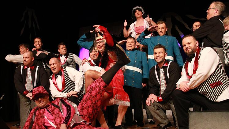 Das Männerballett mit dem Schautanz "Diamantenfieber". Foto: Jürgen Gärtner