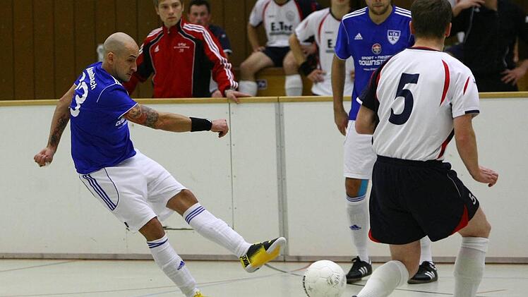 Beim Rotmain-Masters in Neudrossenfeld - das einzige Qualifikationsturnier im Kulmbacher Raum für die Kreismeisterschaft - wird nicht mehr klassischer Hallenfußball, sondern Futsal gespielt. Foto: Monika Limmer