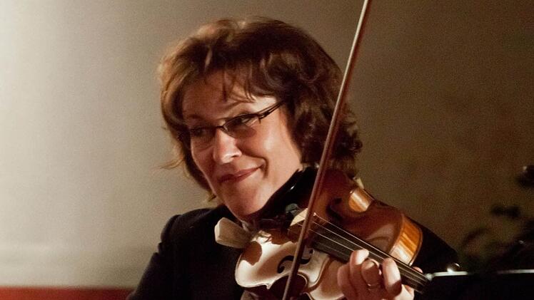 An der Geige: Dörte Willkommen