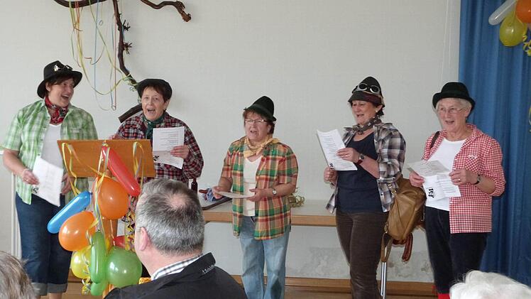 Auch das neue Seniorenclub-Team (v.l.): Hildegund Müller, Elisabeth Zimmermann, Elfriede Göpfert, Lydia Hessenauer und Brigitte Geheeb sang.