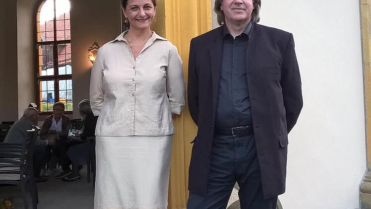 Radka Loudova-Remmlers und Peter Rottmann begeisterten bei "Klassik im Grünen" in Maria Bildhausen. Foto: Hartmut Hessel