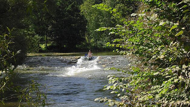 Auch auf der ruhigen Altmühl erwarten dich kleine Wasserrutschen.