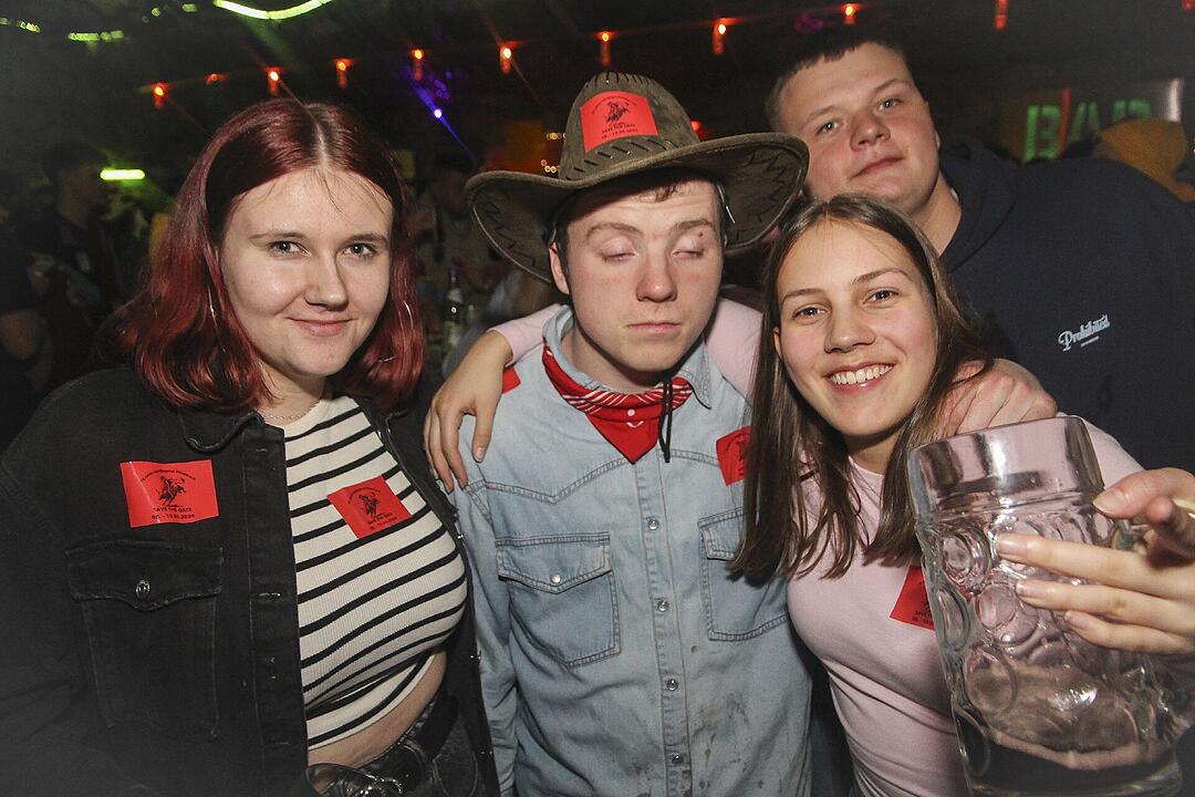 Super Stimmung beim Meeder Zeltfasching 2025!