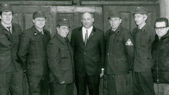 1970 empfing Oberbürgermeister Rudolf Schardt die THWler, die in Jugoslawien beim Bau eines Behelfskrankenhauses geholfen hatten.