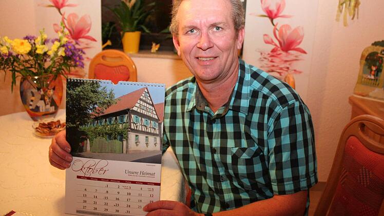 Harald Kaiser präsentiert seinen neuen Fotokalender. Foto: See