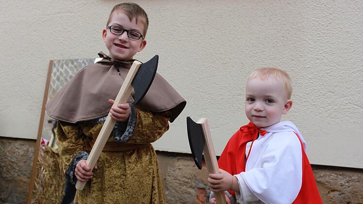Jannik (5) und Bennet (2) hatten sichtlichen Spaß auf dem Markt.