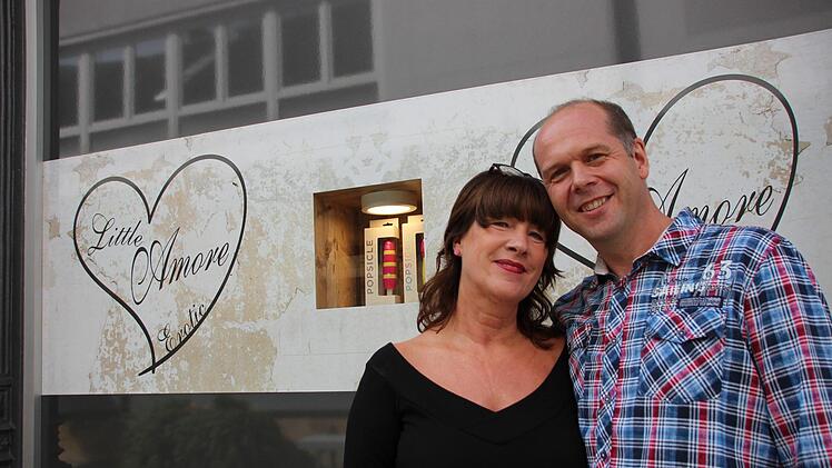 Silvana und Hansjörg Mayer geben bis Mai ihren Sexshop ab. Foto: Benedikt Borst