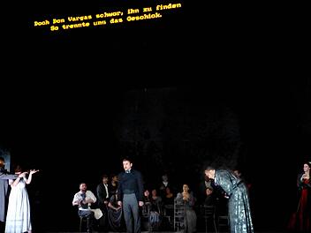 Ein Hauch von großer Oper im Kurtheater: Das Ensemble der Tschechischen Oper Prag gastierte mit Giuseppe Verdis "Die Macht des Schicksals" mit großem Erfolg beim Theaterring der Stadt. Foto: Gerhild Ahnert