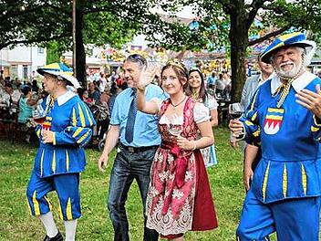 Pr&auml;chtige Stimmung beim 47. Obervolkacher Weinfest