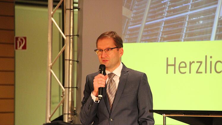Der für Marketing und Vertrieb zuständige Vorstand der HUK-Coburg, Stefan Gronbach, sicherte die weitere Unterstützung als Hauptsponsor zu.Oliver Schmidt