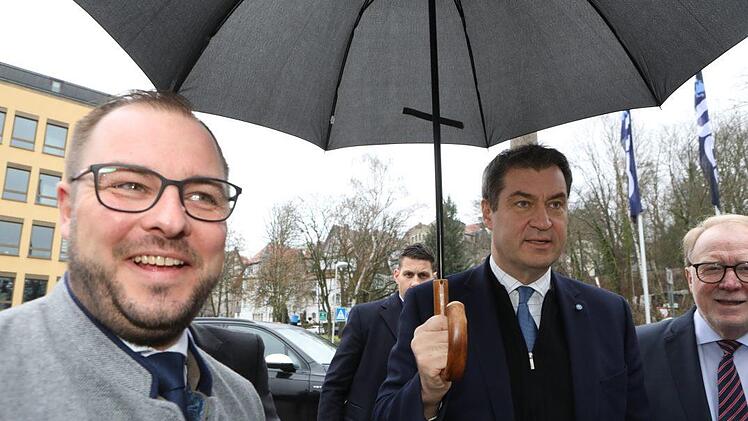 Söder (Mitte) mit Landrat Sebastian Straubel (links) und Bundestagsmitglied Hans Michelbach. Foto: Barbara Herbst