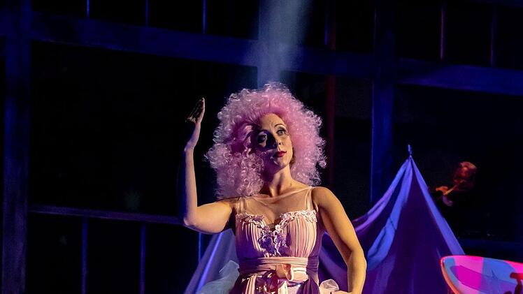 Umjubelt: Die "Globe Songs" feierten Premiere am Landestheater Coburg.Foto: Sylvain Guillot