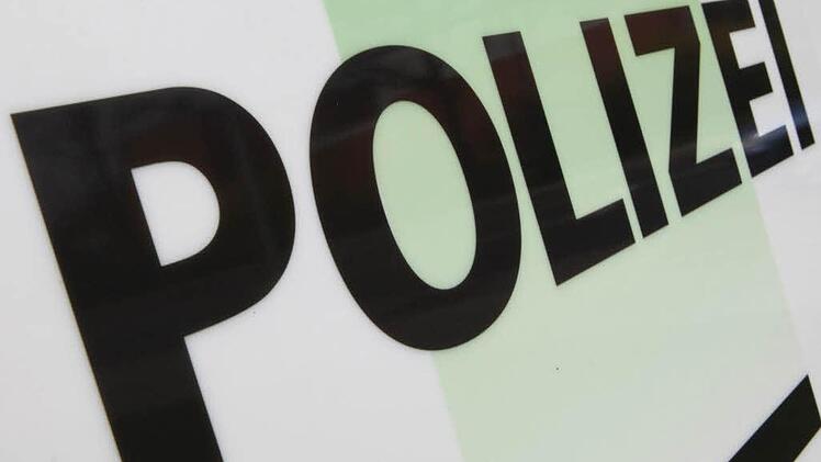 Die Polizei stoppte die Fahrt eines 33-Jährigen, der mit ungesicherten Säure-Fässern unterwegs war.