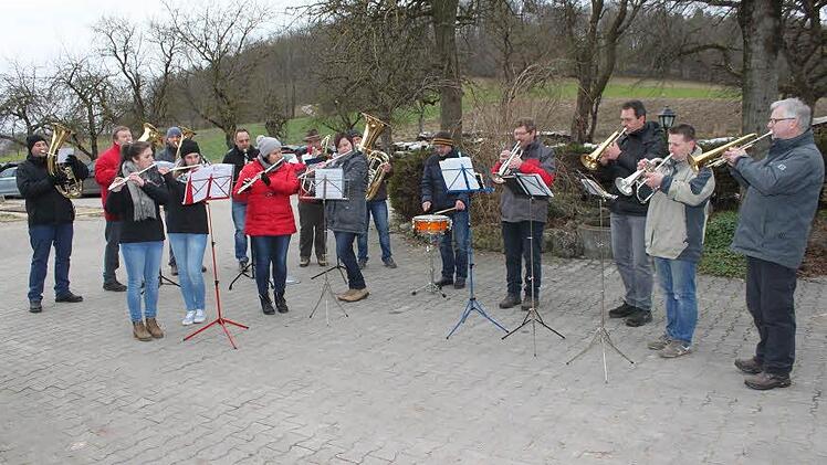 Erstmals spielten die Uetzinger Musiker an Silvester. Foto: Gerd Klemenz