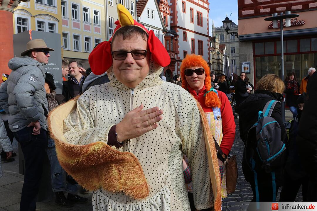 Gaudiwurm: Narren feiern in Coburg