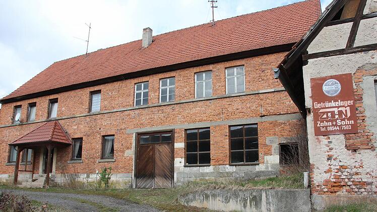 Herold-Saal Salmsdorf: erst einsturzgefährdet, jetzt versteigert.