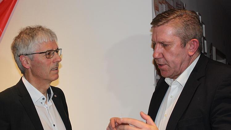 Landratskandidat Bernd Fricke (Gr&uuml;ne) will mit seiner Partei den SPD-Kandidaten Andreas Schwarz (rechts) unterst&uuml;tzen. Foto: Markus Klein