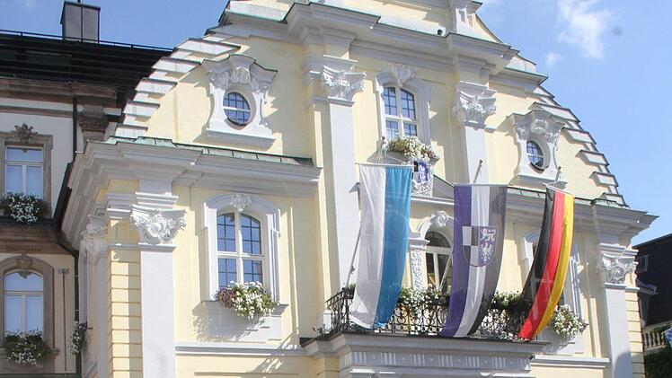 B&uuml;rgermeister Frank Wilzok freute sich, dass Oliver Trelenberg Station in Kulmbach macht. Die Stadt hat ein Hotel f&uuml;r den Radler gebucht. Foto: Sonny Adam
