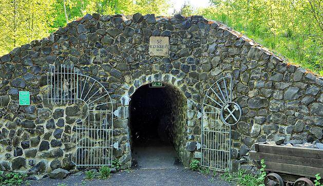 Begehbarer Schaustollen