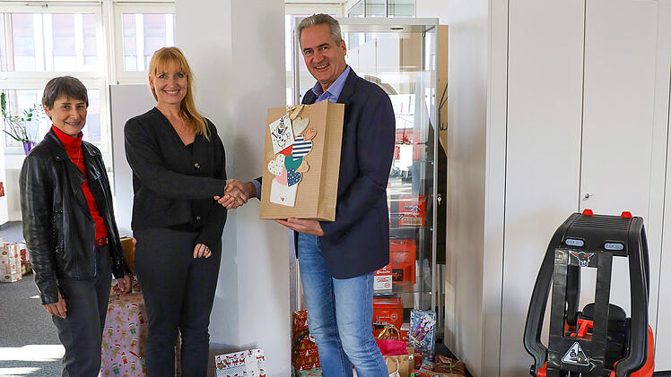 Kulmbach: Gewürzhersteller überbringt Geschenke für Kinder - nach Wunschzettelaktion