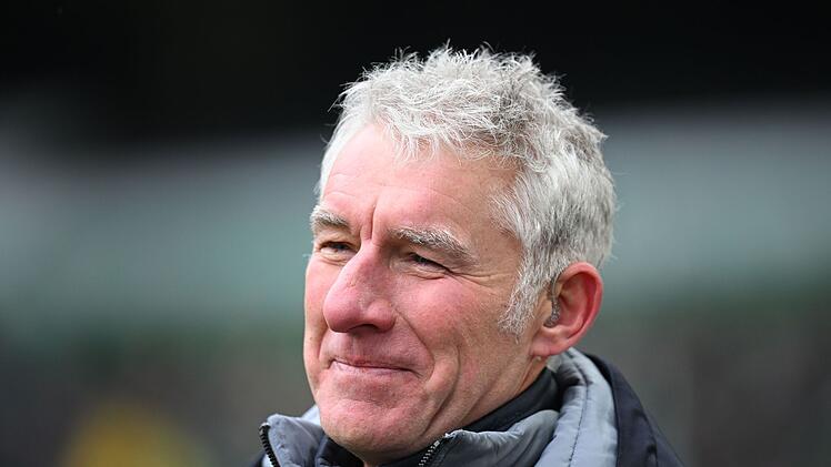 Mirko Slomka gibt f&uuml;r Sky seine Einsch&auml;tzungen ab. Er versteht sich nicht als Lautsprecher des Senders, sondern als Dienstleister f&uuml;r den Fan.