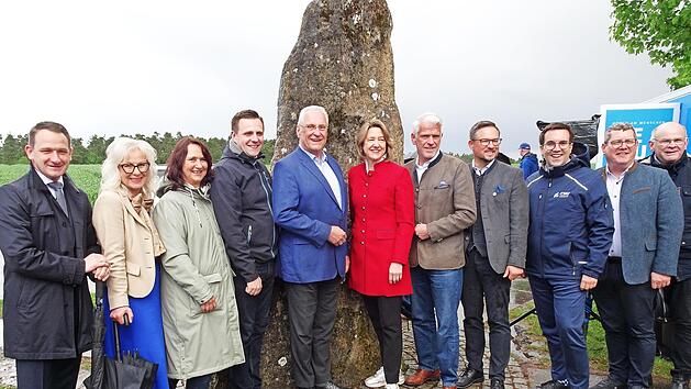 V.l.: Johannes Maciejonczyk, neuer Landrat im Kreis Bamberg, Bezirksr&auml;tin Gerlinde Mathes, Beate Nijkamp, CSU-Bezirksgesch&auml;ftsf&uuml;hrerin Mittelfranken, MdL Andreas Schalk, Staatsminister Joachim Herrmann, MdB Dr. Anja Weisgerber, MdL Steffen Vogel, ...