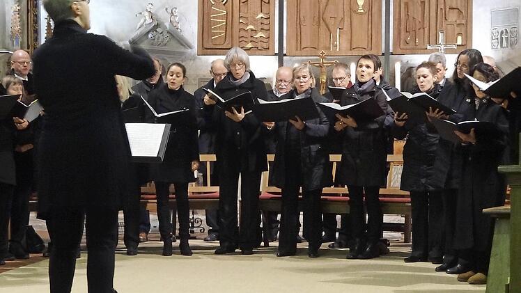 Der Kammerchor Ebern unter der Leitung von Ulrike Zeidler