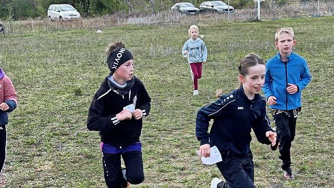Bei einem Spendenlauf der Einhard-Grundschule Euerdorf haben die Kinder Geld gesammelt. Der Erlös geht zur Hälfte in das Projekt „O’pflanzt is!“ der Baywa-Stiftung, die andere Hälfte wird zur Finanzierung eines Schulprojekts im Sommer genutzt.