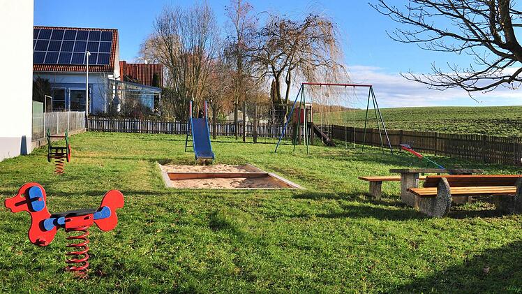 Der Kinderspielplatz in Greßhausen soll nach Gesprächen mit den Eltern aus dem Ort und Bürgermeister Peter Kraus neu gestaltet werden. Foto: Ulrike Langer