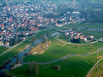 Die Mainaue in Michelau. Die bestehenden Dämme würden bei einem sogenannten hundertjährigen Hochwasser dem Ort keinen ausreichenden Schutz bieten. Deshalb wird nun mit einem Ausbau begonnen. Foto: WWA Kronach