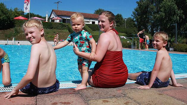 F&uuml;r den dritten Teil unseres Schwimmbad-Tests geht es ins Ma&szlig;bacher Freibad. Familie Karges hat das Bad getestet und bewertet. Foto: Carmen Schmitt