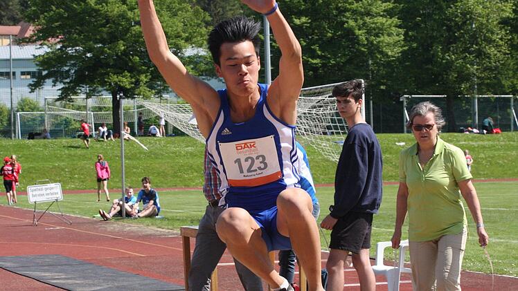 In diesem Jahr sprang Trung Ngo vom TSV Bad Kissingen im Weitsprung nicht über sieben Meter - aber mit 6,61 Meter dennoch verbuchte er dennoch eine Spitzenleistung im Weitsprung der U20.Reinhold Nürnberger