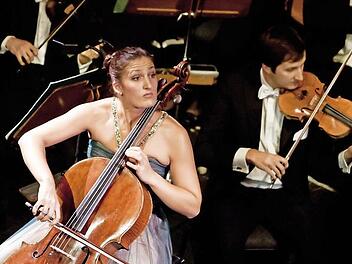 Janina Ruh begeisterte als Solistin bei einem Sinfoniekonzert vor gut zwei Jahren im Landestheater. Jetzt hat die junge Künstlerin ihre erste CD-Einspielung vorgelegt - als Cellistin und als Sängerin. Foto: Archiv/Jochen Berger