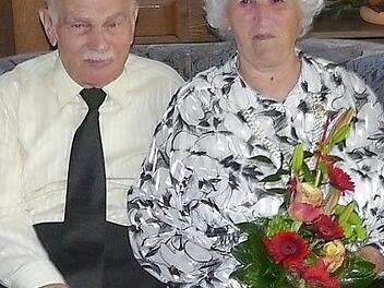 Adam und Margarete Hofmann feiern diamante Hochzeit.  Foto: hl