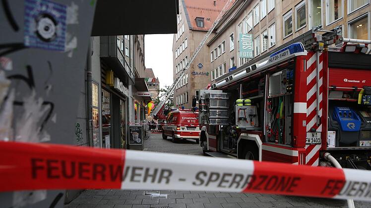 Am Montagnachmittag brach in einem Restaurant der Nürnberger Innenstadt ein Feuer aus. Verletzte gab es nach bisher vorliegenden Informationen nicht. NEWS5 / Grundmann