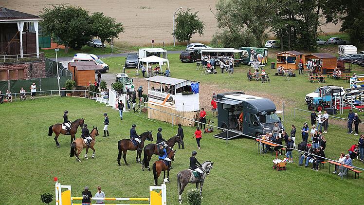 Sport und Geselligkeit verbinden sich beim Rakoczy-Reitturnier auf einzigartige Art und Weise. Foto: Kerstin Junker