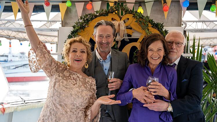 Partnertausch zur Goldhochzeit? Das Leben von Ulla (Michaela May, links), Paul (Helmut Zierl, zweiter von links), Rita (Angela Roy) und Robert (Ernst St&ouml;tzner) wird nach Pauls Gest&auml;ndnis pl&ouml;tzlich nicht mehr dasselbe sein.