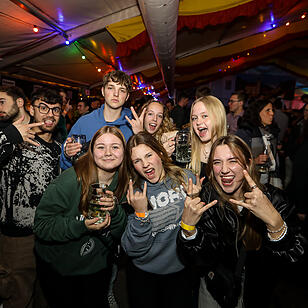 Beste Stimmung beim traditionsreichen Zeltweinfest an der Mainschleife!