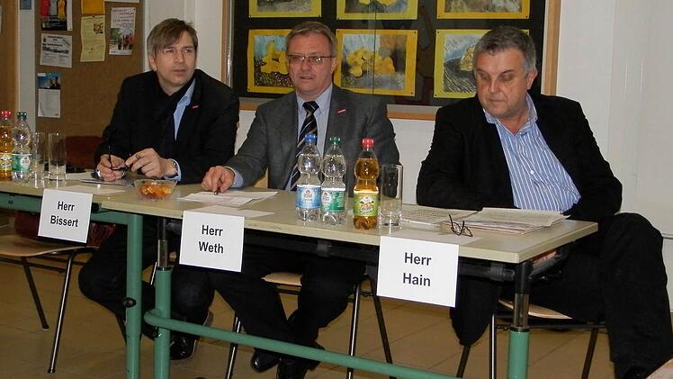 Drei Männer vom Fach: Michael Bissert, Frank Weth und Eugen Hain standen den interessierten Schülern, Lehrern und Eltern Rede und Antwort. Foto: Rainer Fritsch