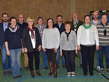 Der TSV Wonfurt hat langjährige Mitglieder geehrt. Das Bild zeigt (vorne, von links) Kerstin Keller, Ingrid Deppert, Helma Vollert, Monika Neutert, Elena Fromm und Berthold Neutert sowie (hinten, von links) Holger Baunacher, Jürgen Mielke, Michael Opfermann, Anton Stutzke, Manfred Bengel und Marco Deppert.Ulrike Langer