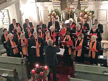 Der Gemischte Chor des Gesangvereins 1865 Lauenstein begeisterte sein Publikum beim traditionellen Adventskonzert in der Nikolauskirche in Lauenstein. Foto: privat