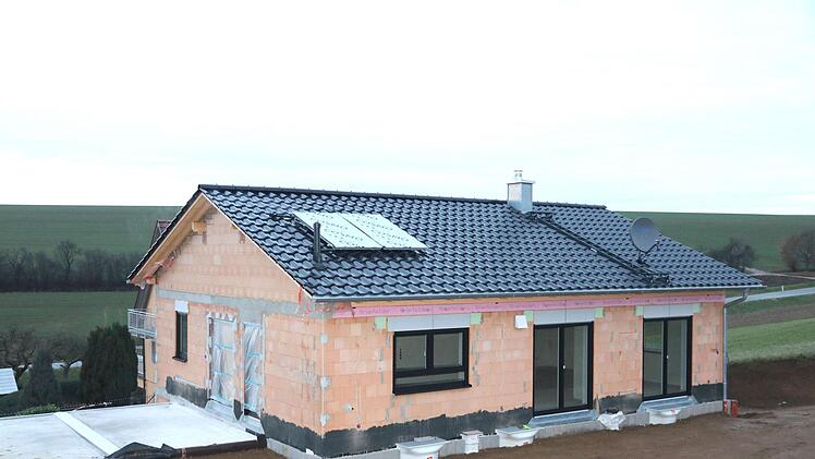Am 12. Januar von 10 bis 12 Uhr können Interessierte das modern geplante Wohnhaus im Zapfendorfer Stadtteil Oberoberndorf 35 besichtigen.  Foto: Alexandra Kemnitzer