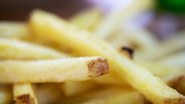 Kalte Pommes nicht wegwerfen: Mit Geheimtrick werden sie wieder kross